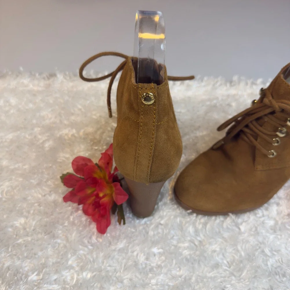 Michael Kors Tan Suede Lace Up 7 Ankle Boots Block Heel Lug Sole Gold Hardware